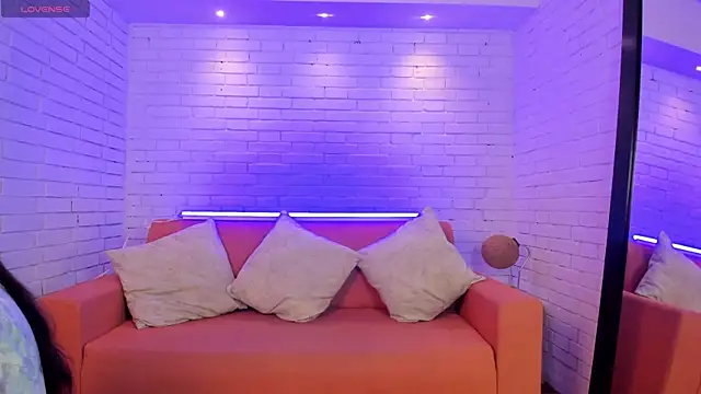 sofiapalacioss online show from November 26, 2025, 7:36 pm