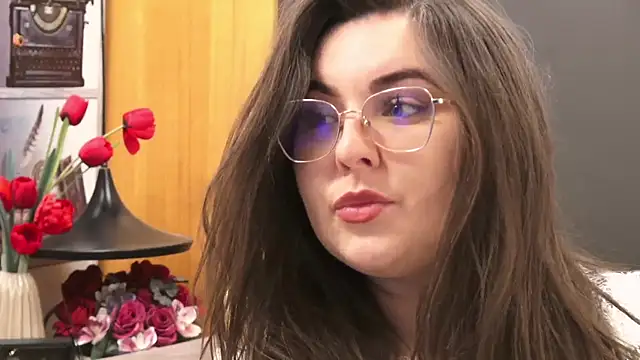 Mia Swano online show from April 22, 2026, 1:56 am
