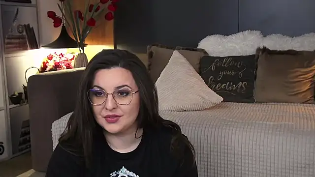 Mia Swano online show from February 6, 2026, 12:17 am