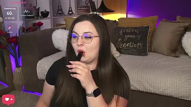 Mia Swano online show from May 6, 2026, 11:53 pm