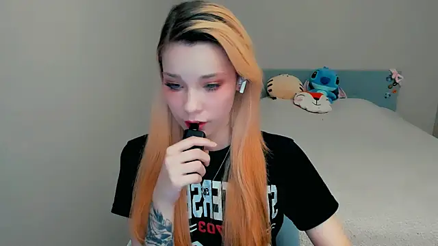 Snapshot of Kitten_Alissa chatting on October 13, 2025, 7:15 pm Kitten Alissa online show from October 13, 2025, 7:15 pm