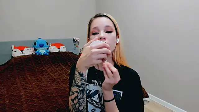 Snapshot of Kitten_Alissa chatting on October 9, 2025, 6:41 pm Kitten Alissa online show from October 9, 2025, 6:41 pm