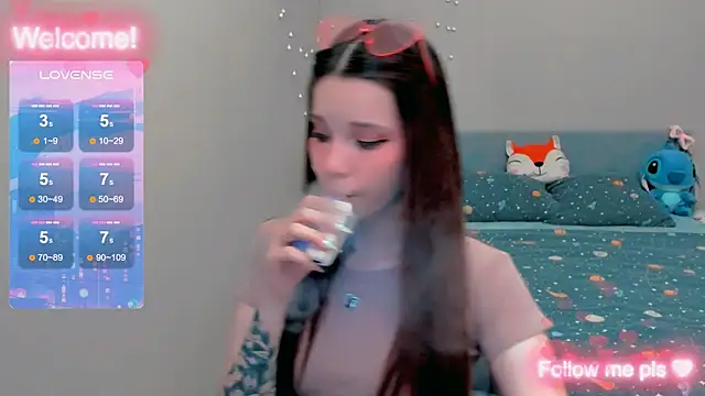 Kitten Alissa online show from December 22, 2025, 5:46 pm