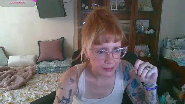 vintagelorraine online show from October 4, 2025, 4:52 pm