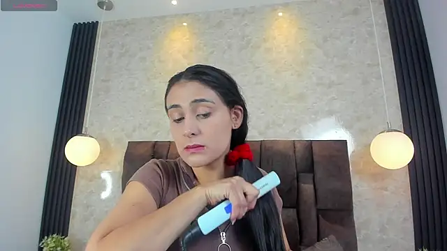 Snapshot of Victoriafoxx chatting on October 1, 2025, 12:31 pm Victoriafoxx online show from October 1, 2025, 12:31 pm