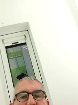 Oldmenhot66 online show from October 18, 2025, 4:25 am