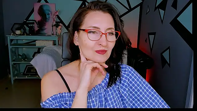 Snapshot of UnaTerra chatting on February 8, 2026, 9:18 am UnaTerra online show from February 8, 2026, 9:18 am