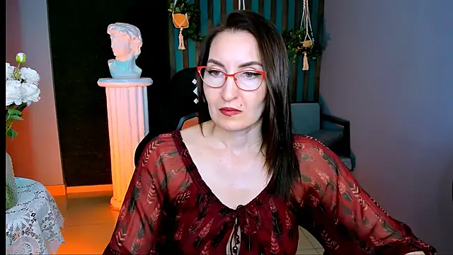 Snapshot of UnaTerra chatting on May 15, 2026, 6:11 am UnaTerra online show from May 15, 2026, 6:11 am