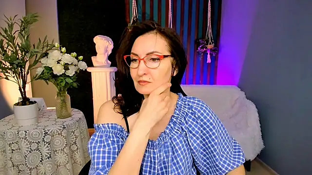 Snapshot of UnaTerra chatting on April 10, 2026, 6:09 am UnaTerra online show from April 10, 2026, 6:09 am