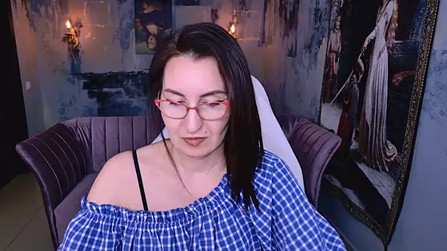 Snapshot of UnaTerra chatting on May 10, 2026, 6:17 am UnaTerra online show from May 10, 2026, 6:17 am