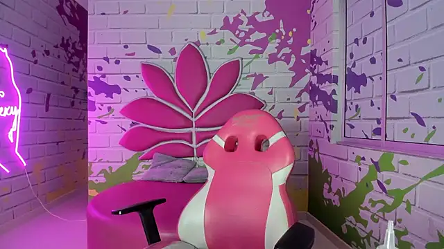 Snapshot of ValerySkinnyy chatting on October 31, 2025, 11:44 pm ValerySkinnyy online show from October 31, 2025, 11:44 pm