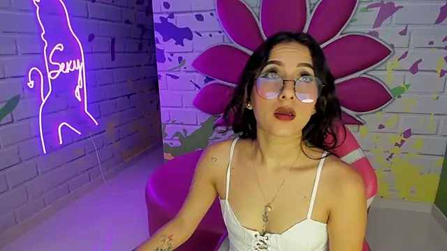 Snapshot of ValerySkinnyy chatting on December 13, 2025, 11:44 pm ValerySkinnyy online show from December 13, 2025, 11:44 pm