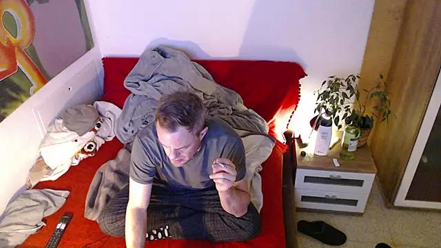 EdelHolz91 online show from February 9, 2026, 4:27 pm