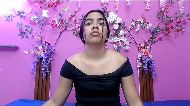 Snapshot of skinnysofia18 chatting on May 30, 2026, 2:12 pm skinnysofia18 online show from May 30, 2026, 2:12 pm