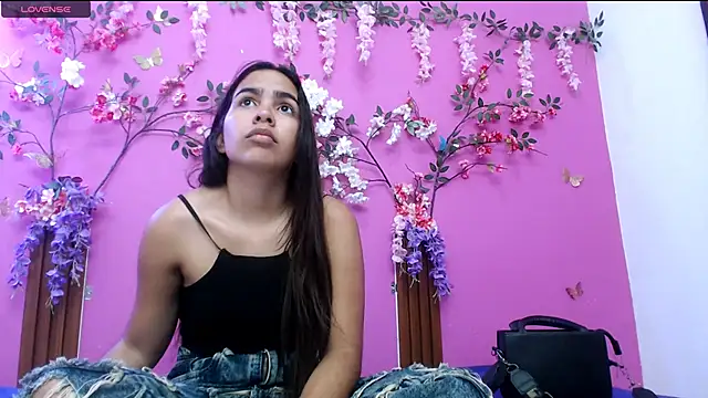 Snapshot of skinnysofia18 chatting on June 19, 2026, 1:50 pm skinnysofia18 online show from June 19, 2026, 1:50 pm