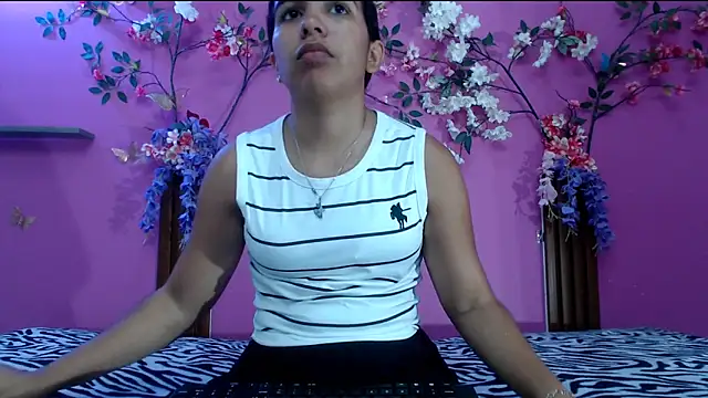 Snapshot of skinnysofia18 chatting on May 25, 2026, 2:38 pm skinnysofia18 online show from May 25, 2026, 2:38 pm