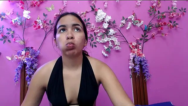 Snapshot of skinnysofia18 chatting on June 4, 2026, 2:00 pm skinnysofia18 online show from June 4, 2026, 2:00 pm