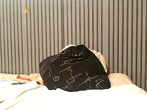 ROYALASS25 online show from November 22, 2025, 1:21 pm