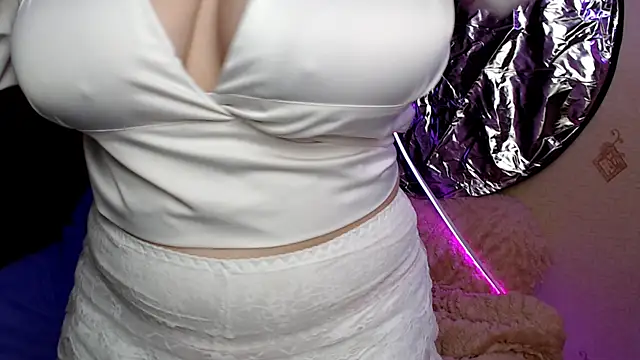 Snapshot of MillyBoo0 chatting on December 3, 2025, 5:23 pm MillyBoo0 online show from December 3, 2025, 5:23 pm