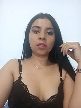 ValerieLove  online show from November 8, 2025, 9:29 pm