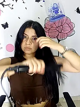 ValerieLove  online show from October 19, 2025, 7:49 pm