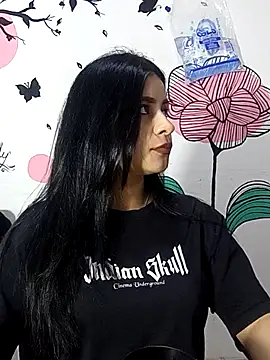 ValerieLove  online show from October 17, 2025, 7:37 pm