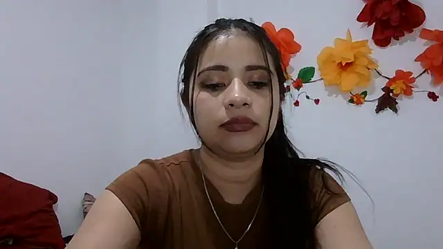 ValerieLove  online show from May 22, 2026, 11:52 am