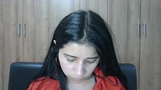 ValerieLove  online show from November 16, 2025, 8:02 pm