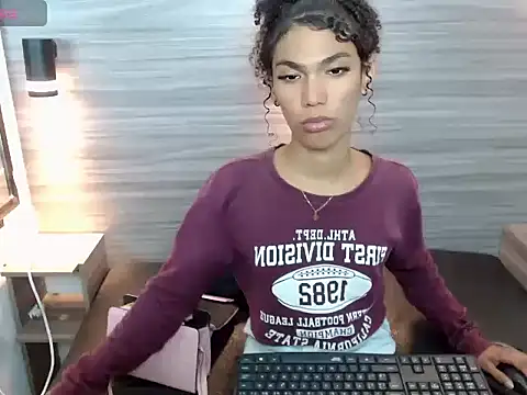 Snapshot of Penelopee_Rouse chatting on November 9, 2025, 7:29 pm Penelopee Rouse online show from November 9, 2025, 7:29 pm