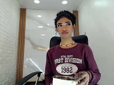 Snapshot of Penelopee_Rouse chatting on October 6, 2025, 7:36 pm Penelopee Rouse online show from October 6, 2025, 7:36 pm