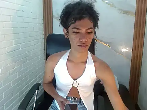 Snapshot of Penelopee_Rouse chatting on October 31, 2025, 12:46 pm Penelopee Rouse online show from October 31, 2025, 12:46 pm