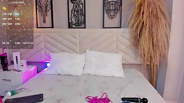 Adriana Lorens online show from September 23, 2025, 8:05 pm