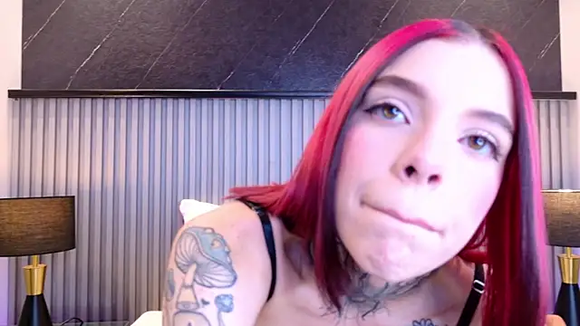 Snapshot of Meganreed_ chatting on May 19, 2026, 10:28 pm Meganreed online show from May 19, 2026, 10:28 pm