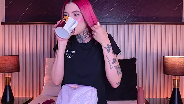Snapshot of Meganreed_ chatting on July 18, 2026, 9:34 pm Meganreed online show from July 18, 2026, 9:34 pm