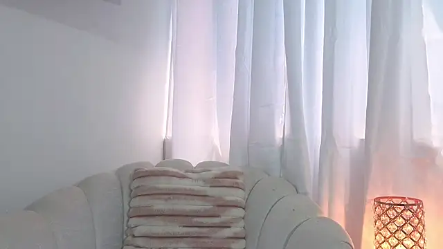 Snapshot of Paulaboterom chatting on July 17, 2026, 2:14 pm Paulaboterom online show from July 17, 2026, 2:14 pm