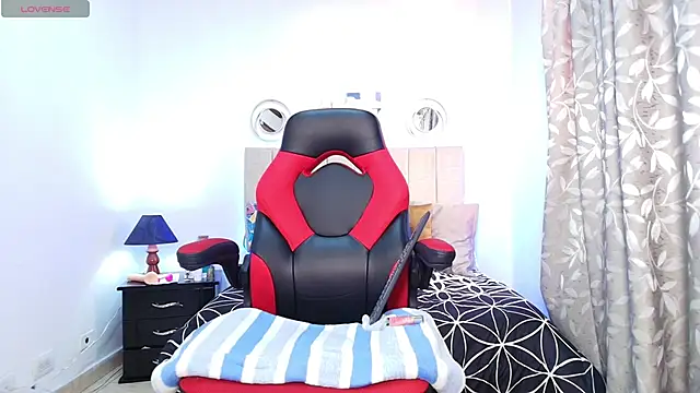 Naomi Redd online show from October 7, 2025, 7:37 pm