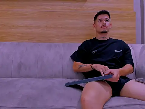 Snapshot of junior_friendss chatting on December 5, 2025, 2:21 am junior friendss online show from December 5, 2025, 2:21 am