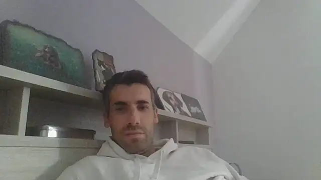 Snapshot of JulioIsHere4you chatting on May 15, 2026, 8:56 am JulioIsHere4you online show from May 15, 2026, 8:56 am
