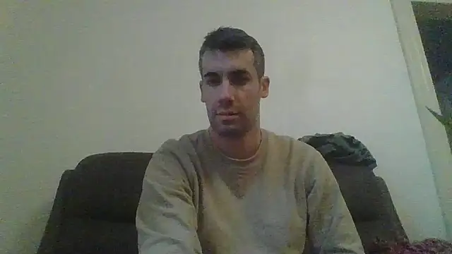 Snapshot of JulioIsHere4you chatting on December 18, 2025, 7:57 am JulioIsHere4you online show from December 18, 2025, 7:57 am