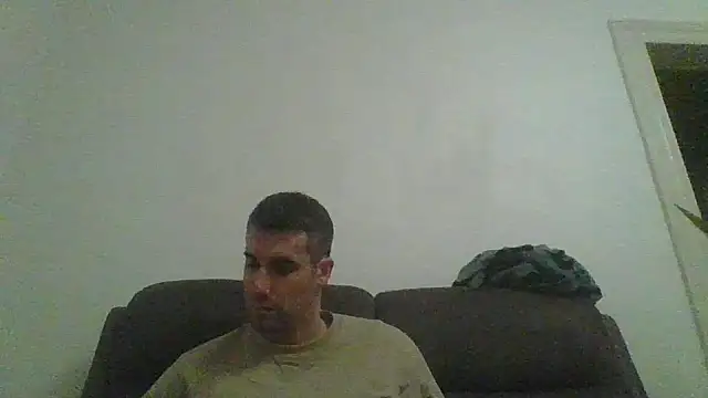 Snapshot of JulioIsHere4you chatting on December 16, 2025, 9:19 pm JulioIsHere4you online show from December 16, 2025, 9:19 pm