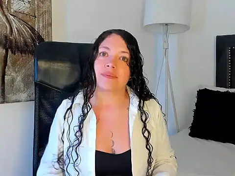 Snapshot of RubyStrong chatting on February 15, 2026, 11:42 am RubyStrong online show from February 15, 2026, 11:42 am