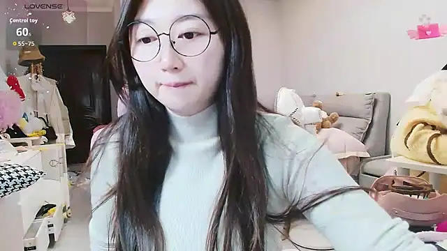 Snapshot of Diva_VVN chatting on March 1, 2026, 12:10 am Diva VVN online show from March 1, 2026, 12:10 am