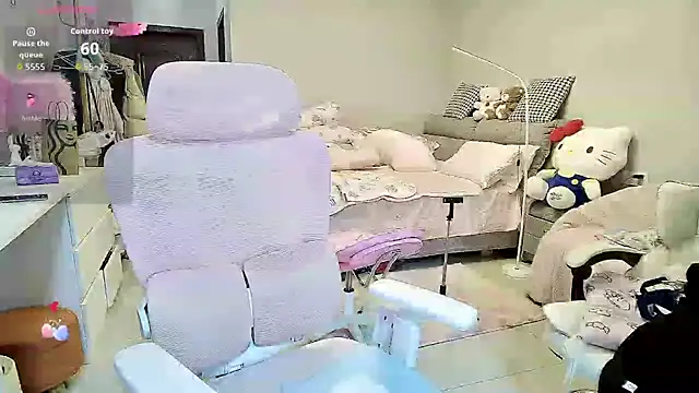 Snapshot of Diva_VVN chatting on October 11, 2025, 12:00 am Diva VVN online show from October 11, 2025, 12:00 am