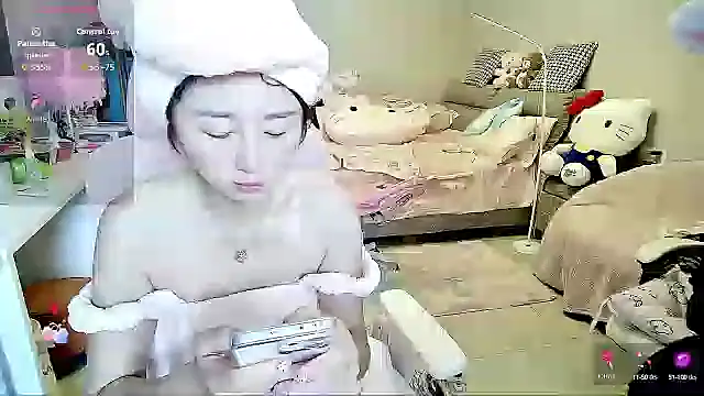 Snapshot of Diva_VVN chatting on October 16, 2025, 12:30 am Diva VVN online show from October 16, 2025, 12:30 am