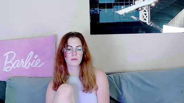 Snapshot of CaitlinMoon chatting on October 29, 2025, 4:11 am CaitlinMoon online show from October 29, 2025, 4:11 am