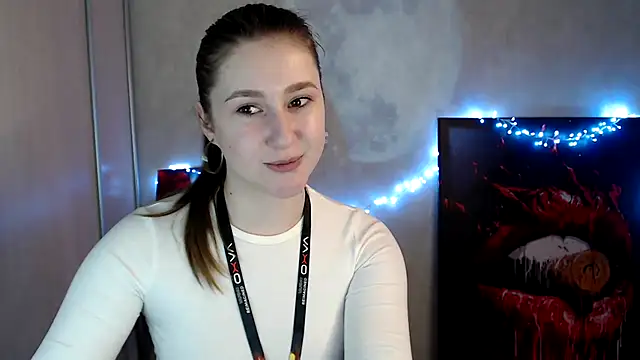 Snapshot of Milka_kamila chatting on April 16, 2026, 12:17 pm Milka kamila online show from April 16, 2026, 12:17 pm