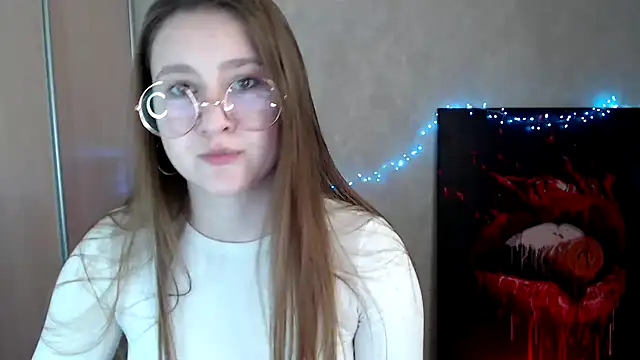 Snapshot of Milka_kamila chatting on April 2, 2026, 12:01 pm Milka kamila online show from April 2, 2026, 12:01 pm