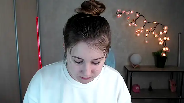 Snapshot of Milka_kamila chatting on May 7, 2026, 12:41 pm Milka kamila online show from May 7, 2026, 12:41 pm