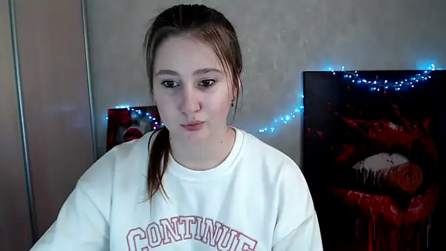 Snapshot of Milka_kamila chatting on April 14, 2026, 12:10 pm Milka kamila online show from April 14, 2026, 12:10 pm