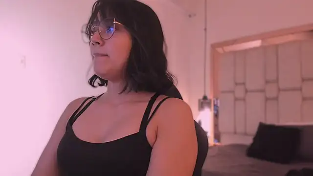 Snapshot of AnnaraLein chatting on December 3, 2025, 12:44 am AnnaraLein online show from December 3, 2025, 12:44 am